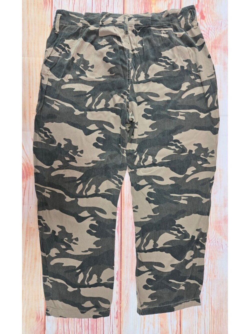 Miss Me Camo Casual Capri Pants Size Large - Picture 3 of 8